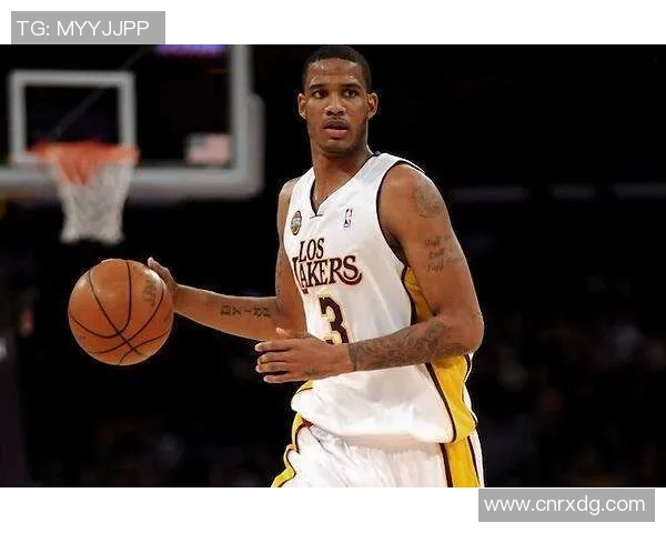 奥兰多魔术与活塞激战正酣谁能在NBA赛场上笑到最后